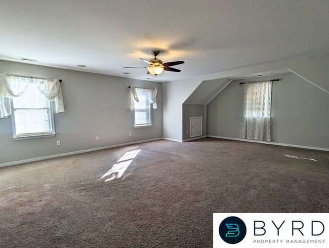 Building Photo - 7757 Hampton Green Dr