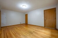 Building Photo - 2 Bedroom / 1 Bath Duplex with Washer/Dryer