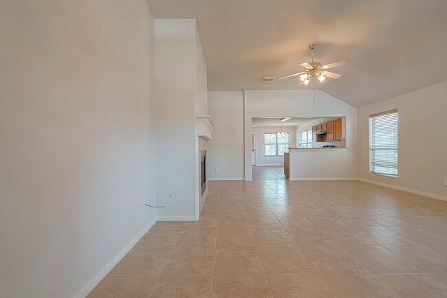Building Photo - Spacious 3-Bedroom, 2-Bathroom Home with F...
