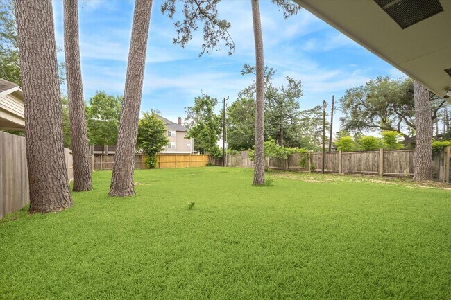 Building Photo - 13910 E Cypress Forest Dr