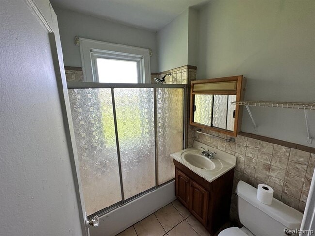 Building Photo - 47611 Ford Rd