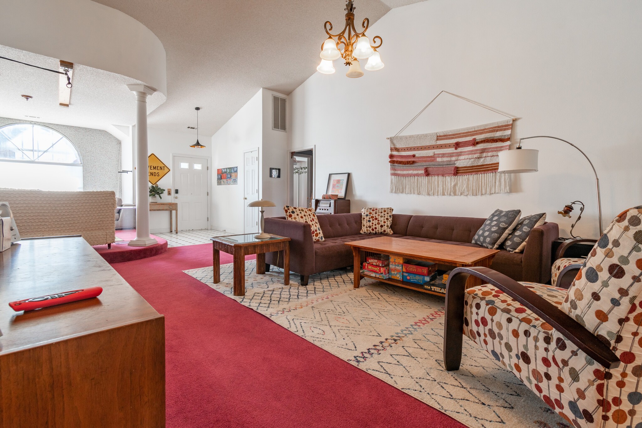 Great room and entry - 2780 E Hardy Ln