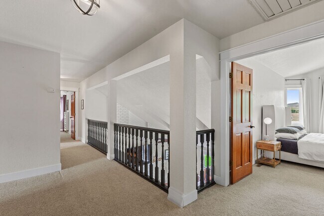 Building Photo - 2213 Grosvenor Ct