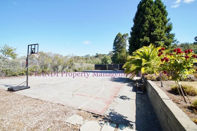 Building Photo - Spacious Glenwood Oasis with Acre of Land!