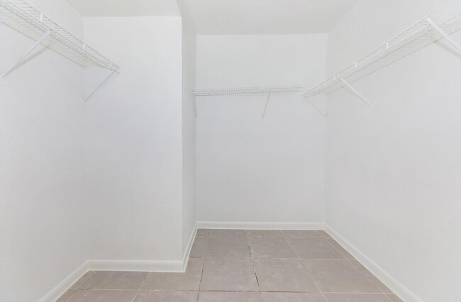 Interior Photo - Colonial Woods Apts