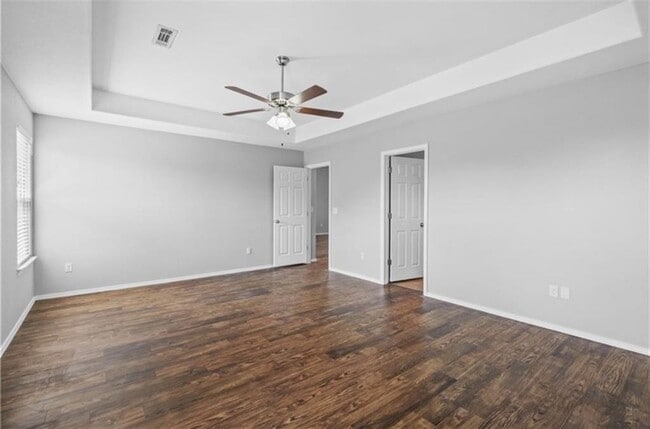 Building Photo - 611 Lasso Ln
