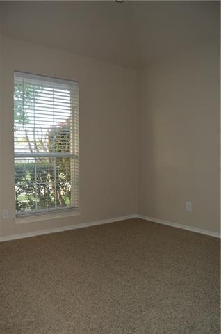 Building Photo - Spacious 3/2/2 For Lease