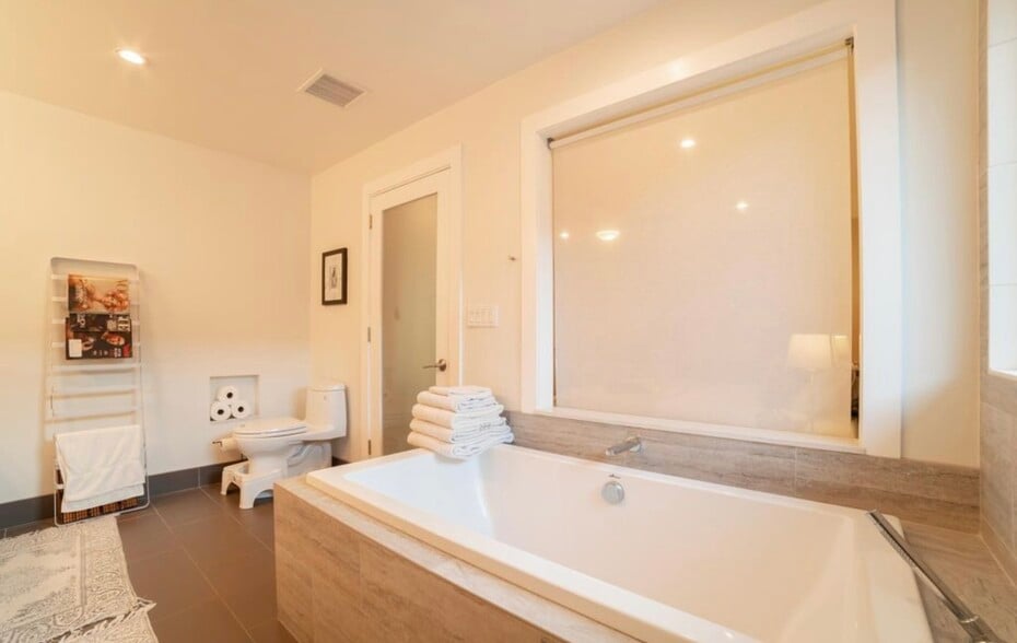 Master Bathroom - 1530 Marine Ave