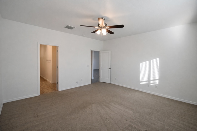 Building Photo - 165 W Seaside Dr