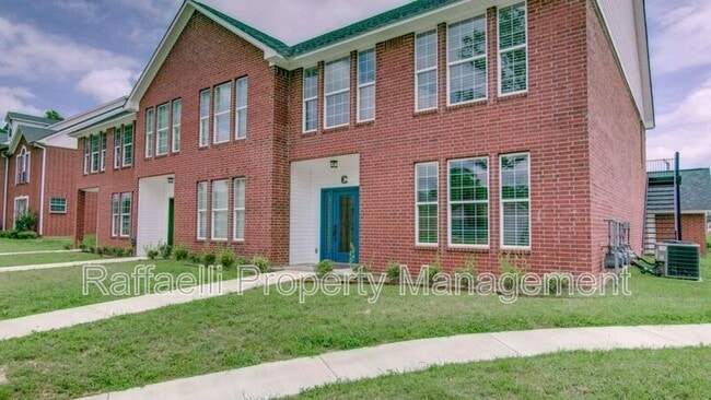 Building Photo - 2 Fernwood Dr