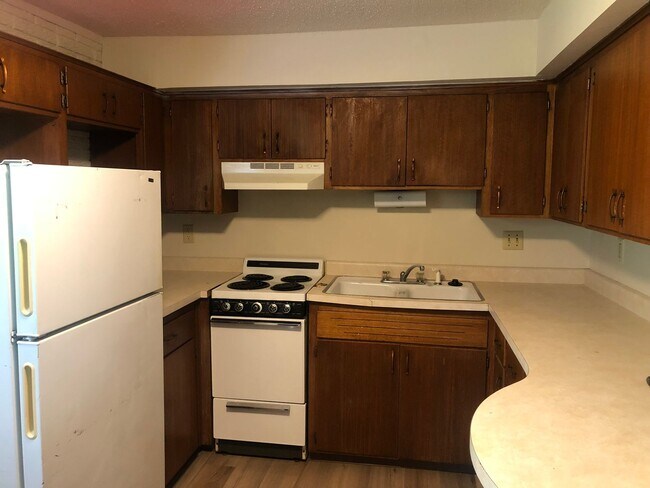 Building Photo - 1305-1305 Tracy Ln