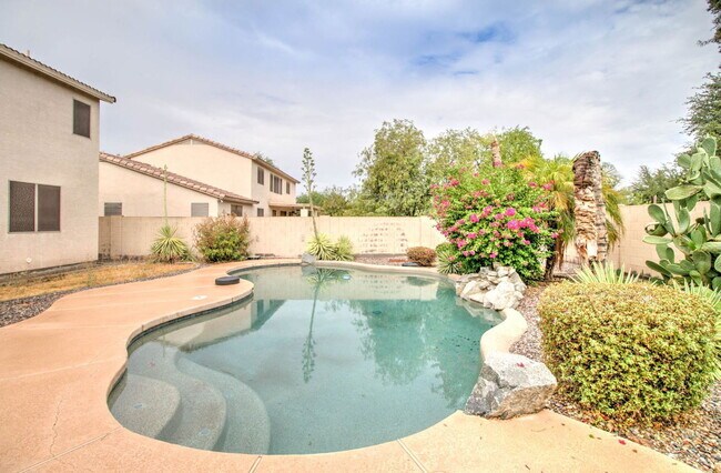 Primary Photo - 2026 E County Down Dr