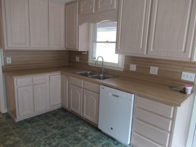 Building Photo - 145 Ho Lynn Trail