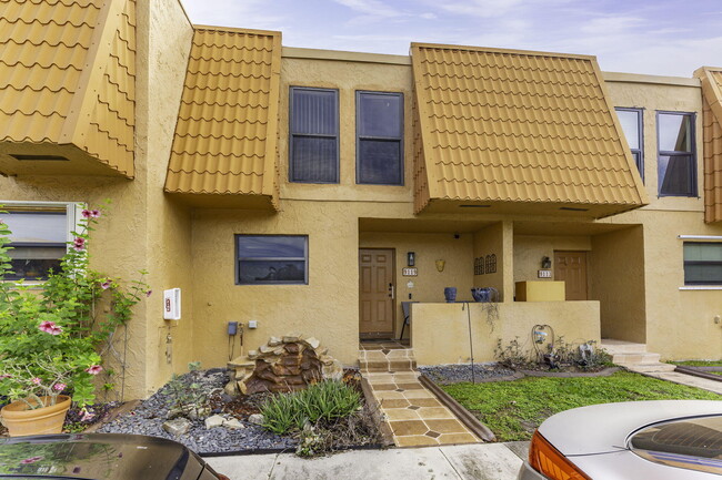 Building Photo - 9119 Limetree Ln