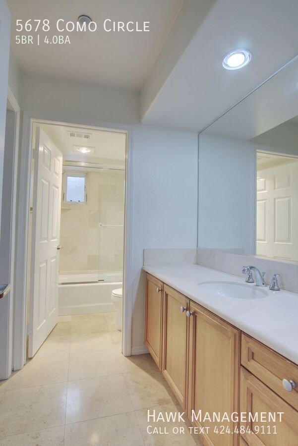 Building Photo - 5678 Como Cir