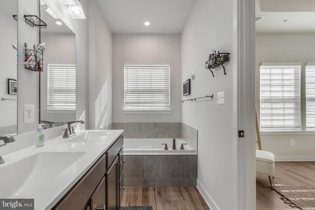 Building Photo - 5445 Billenca Ln