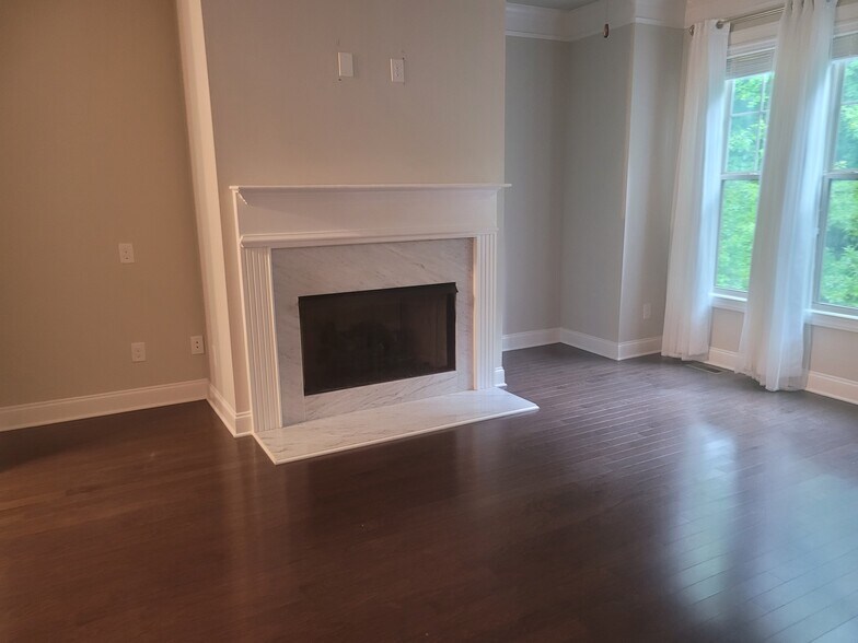Building Photo - 4158 Butler Dr