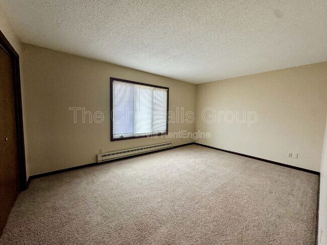 Building Photo - 445 Elm Pl