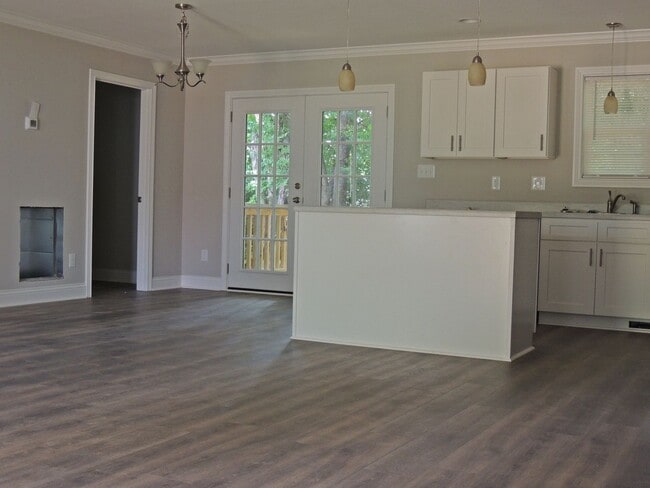 Building Photo - COMING SOON -  Charming Home in Maryville ...