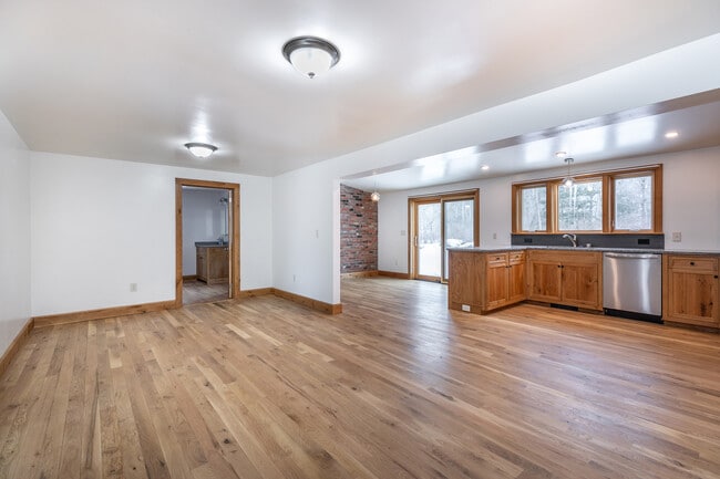Building Photo - 14 Browns Ln