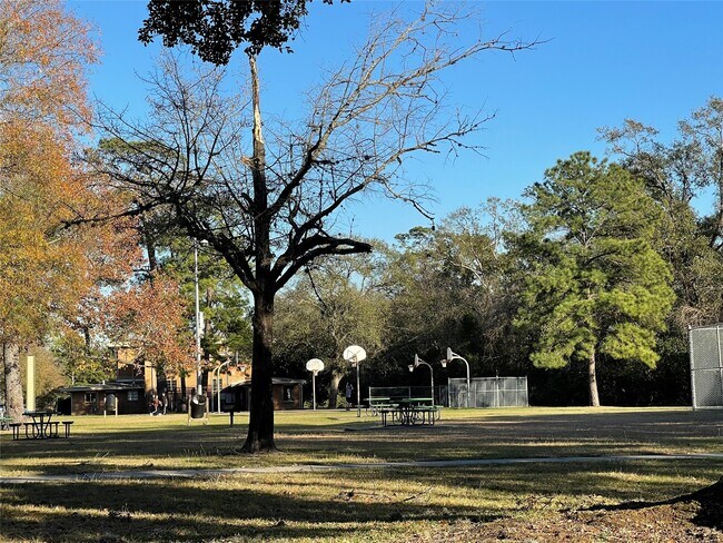 Building Photo - 2727 Houston Ave