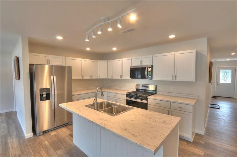 Building Photo - 10248 N Olker Rd