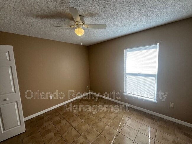 Building Photo - 204 Canterbury Ct