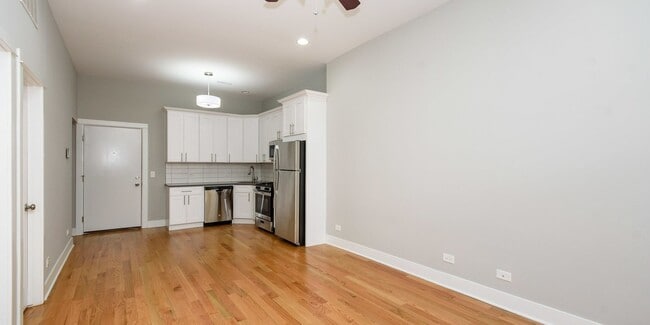 Building Photo - Updated, Spacious 1bd/1bth Ukrainian Village, Avail Now!