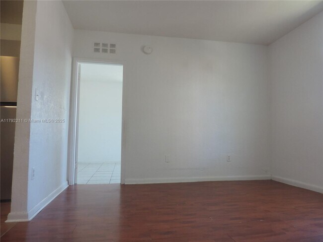 Building Photo - 3615 Thomas Ave