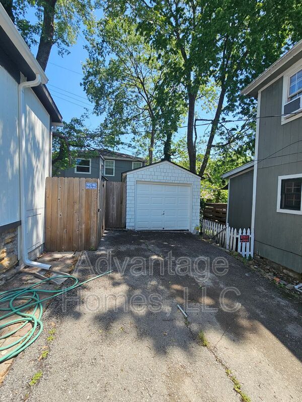 Building Photo - 4619 Bell St