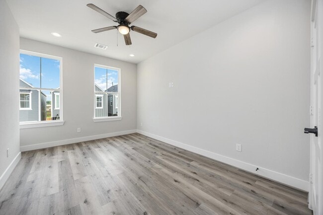 Building Photo - 318 Charlock St