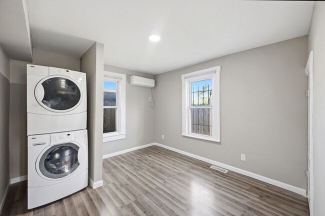 Building Photo - Cozy & Modern 1-Bed, 2-Bath Tiny Home – Renovated in Columbus!