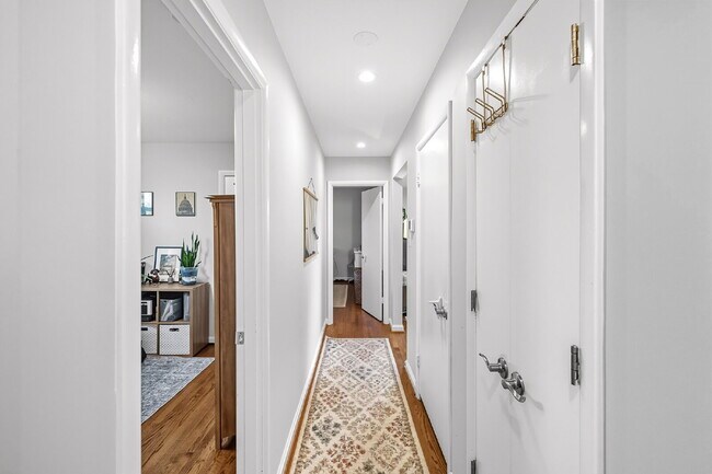 Building Photo - Convenient, Affordable and Updated!!.... F...