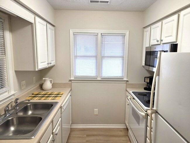 Building Photo - 2811 Edridge Ct