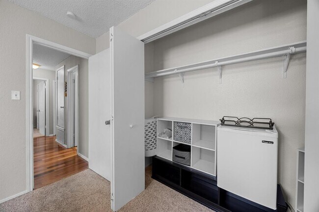 Building Photo - 1111 Fairlawn Cove