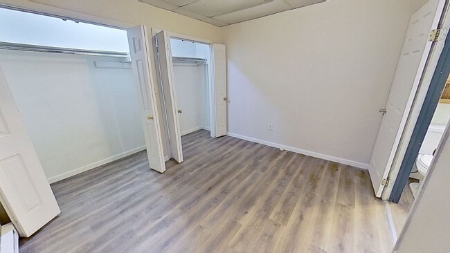 Building Photo - 2nd floor Apartment
