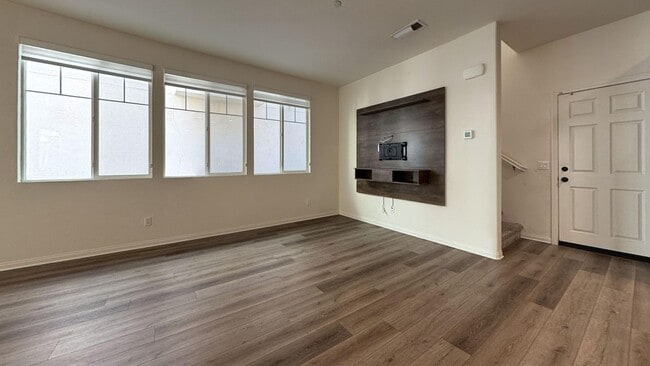 Building Photo - 646 S Brampton Ave