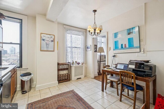 Building Photo - 2031 Locust St