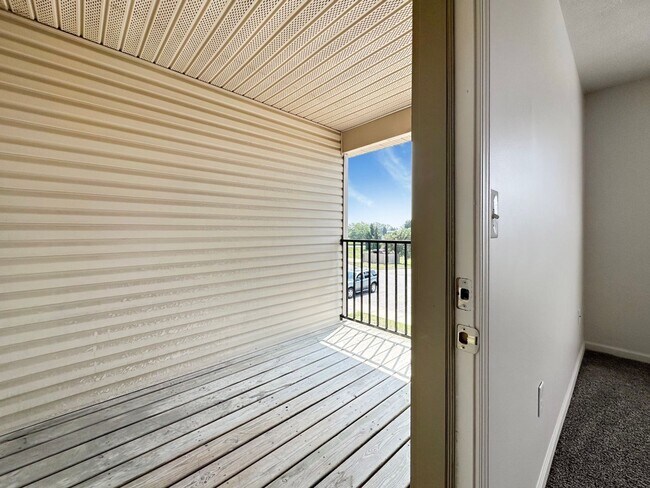 Building Photo - Minutes from Adrian College************** Massive 2 Bedroom 2 Bath*****************Rent $1,150/month