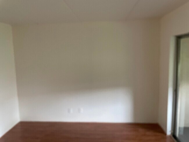 Building Photo - 100 Village Green Cir E