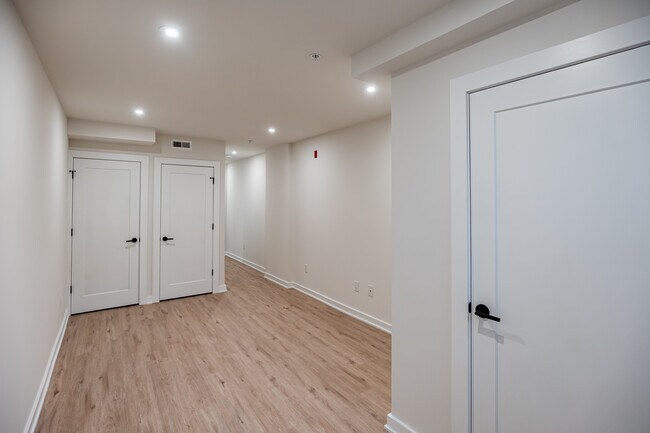 Building Photo - 933 N 29th St