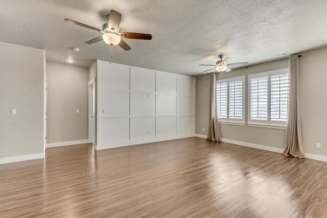 Building Photo - 2 Bedroom 2 Bathroom Twin Home in Orem