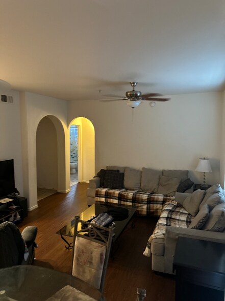 Building Photo - 7353 E University Dr