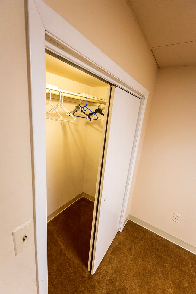 Building Photo - 5501 Auth Rd