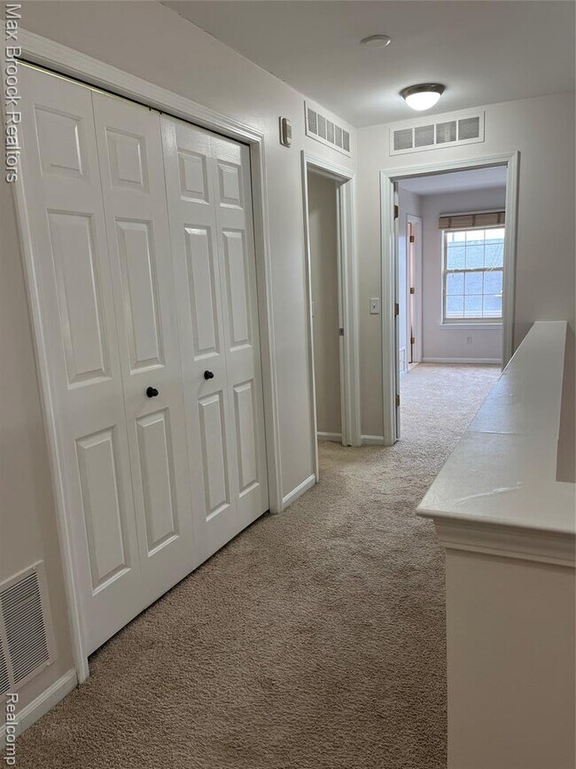 Building Photo - 3255 Camden Dr