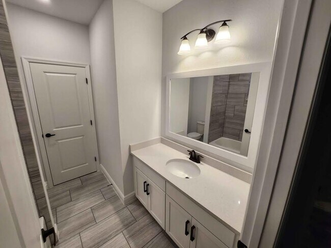 Building Photo - 913 Grand Wildmere Cove