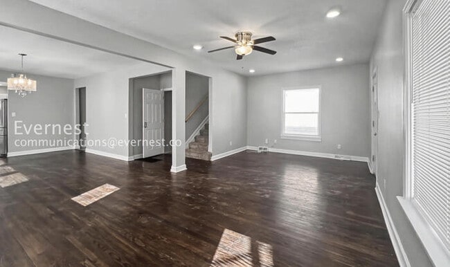 Building Photo - 4 Bed/3 Bath Home with In-Unit Laundry / Available Now!