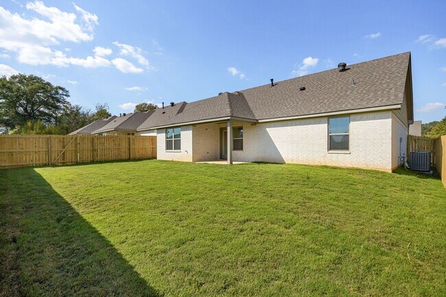 Building Photo - 3190 Dogwood Pk Blvd