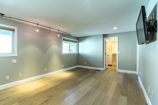 Building Photo - 6832 122nd Ave NE