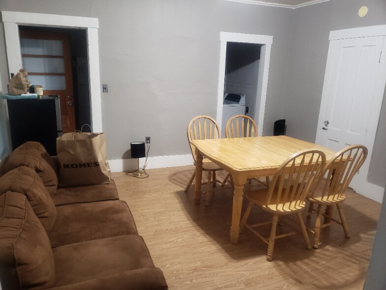 Building Photo - 19 Varney St